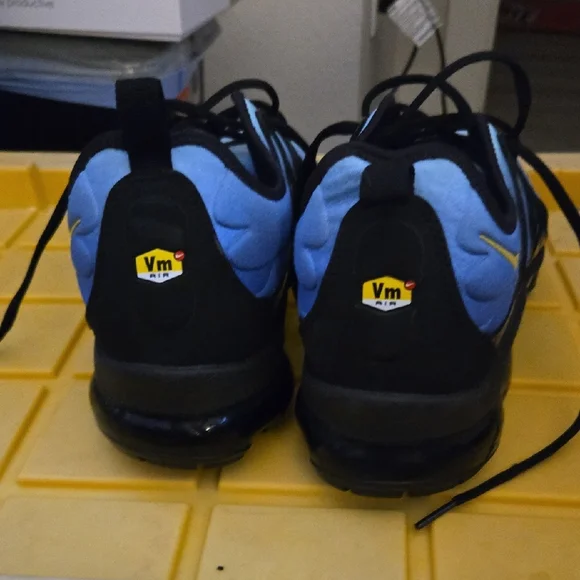 Nike Air Max Men’s Light Blue and Black Lace-Up Sneakers - Picture 3 of 4